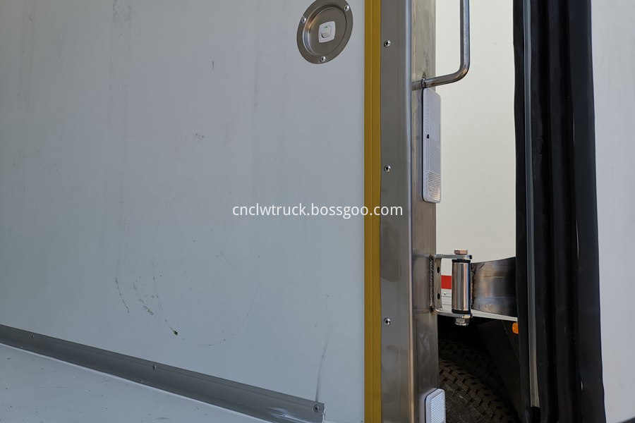 18 ton refrigerated truck 7