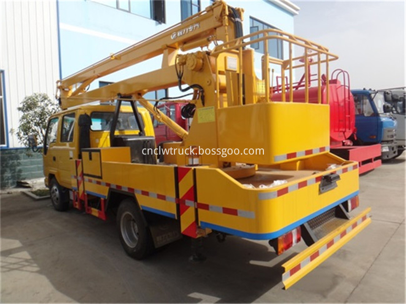 truck mounted aerial lift  3