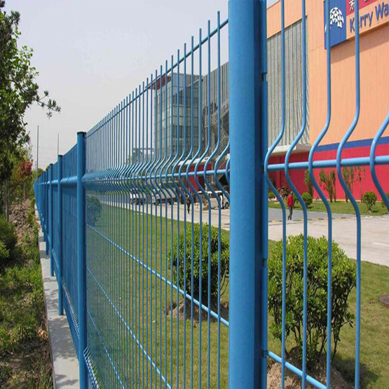 Outdoor welded wire mesh fence