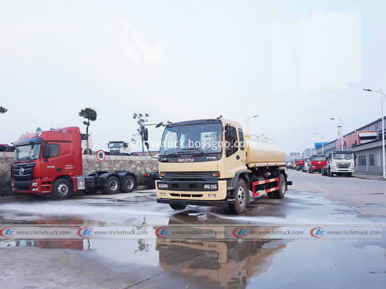 Isuzu Tanker Truck 10 000 Liters 1