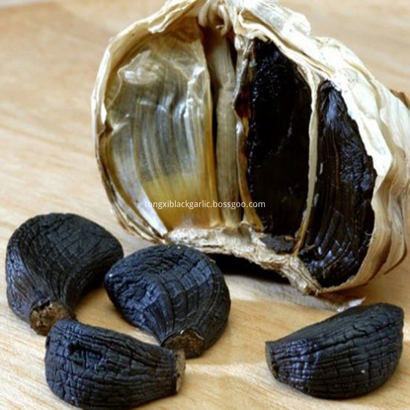 peeled black garlic 1