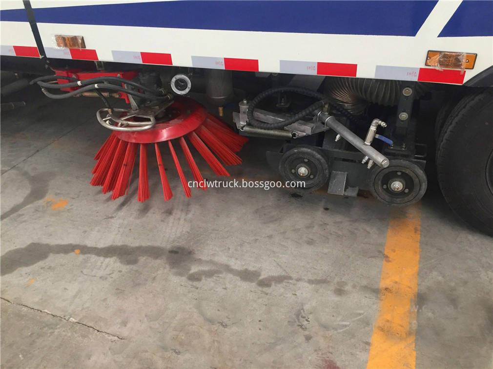 street sweeper vacuum truck 9