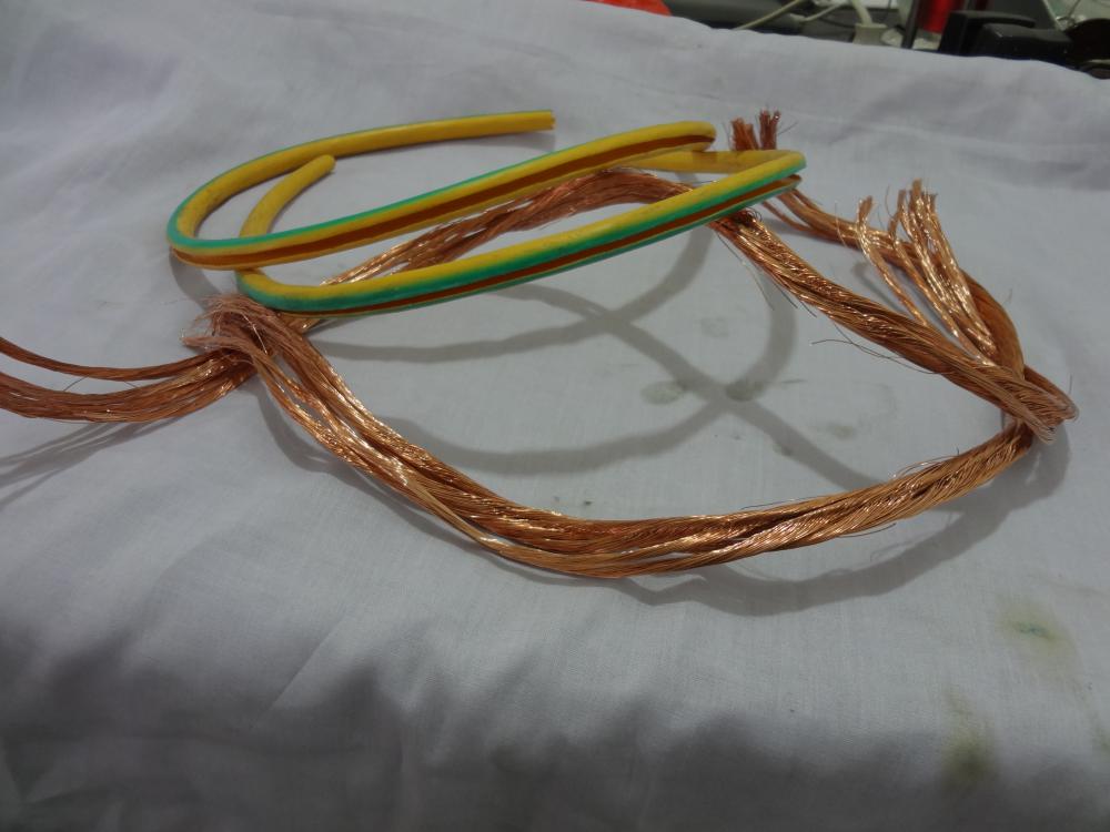 strips romex wire