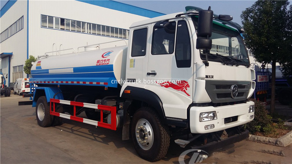 sinotruk 10000 liter water tank truck 1