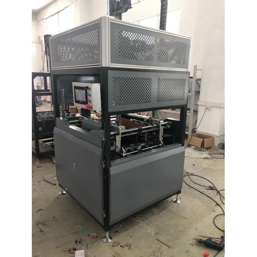 Automatic die-adjusting for rigid box making machine