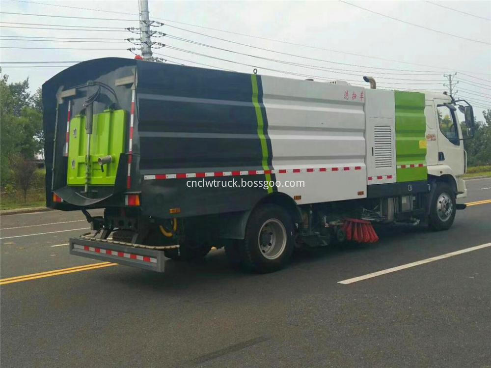 Vacuum Street Sweeper Truck 4