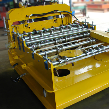 Hydraulic metal sheet arching roof roll forming machine