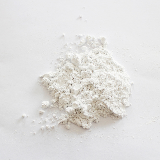 Odorless calcium carbonate carrier additive