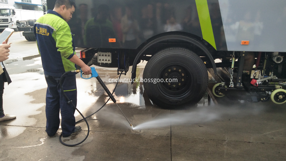 street sweeping truck high pressure washing