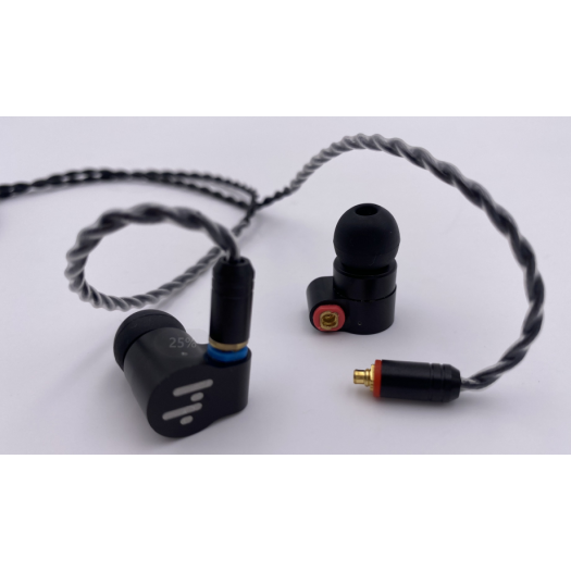 Hybrid in-Ear HiFi Earphones with Detachable Cable