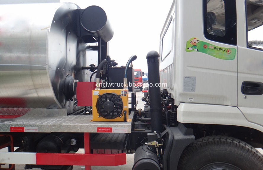 Bitumen Spray Truck 3