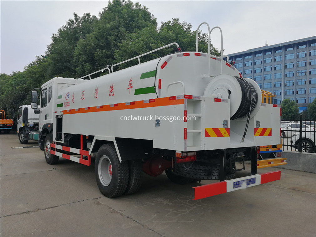 high pressure washing truck 5