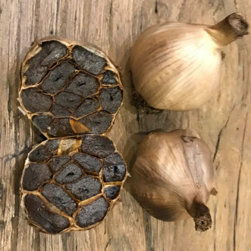 The Granule peeled black garlic