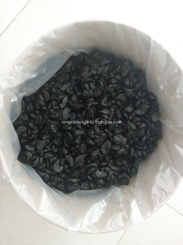  peeled black garlic