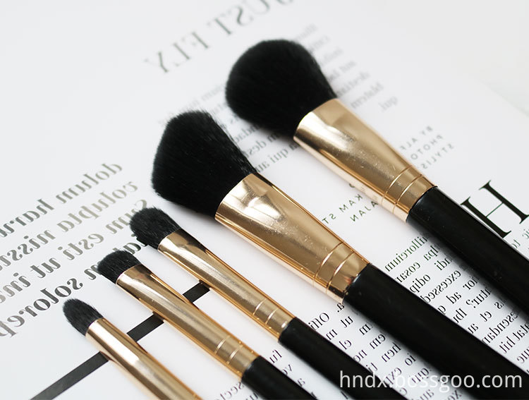 5 PIECE Essential  travel makeup brush set 3