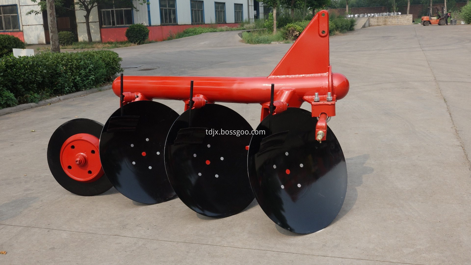 Disc Plough with Scraper blade