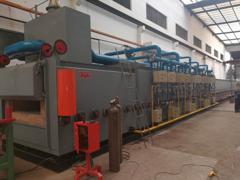 Large roller type annealing furnace