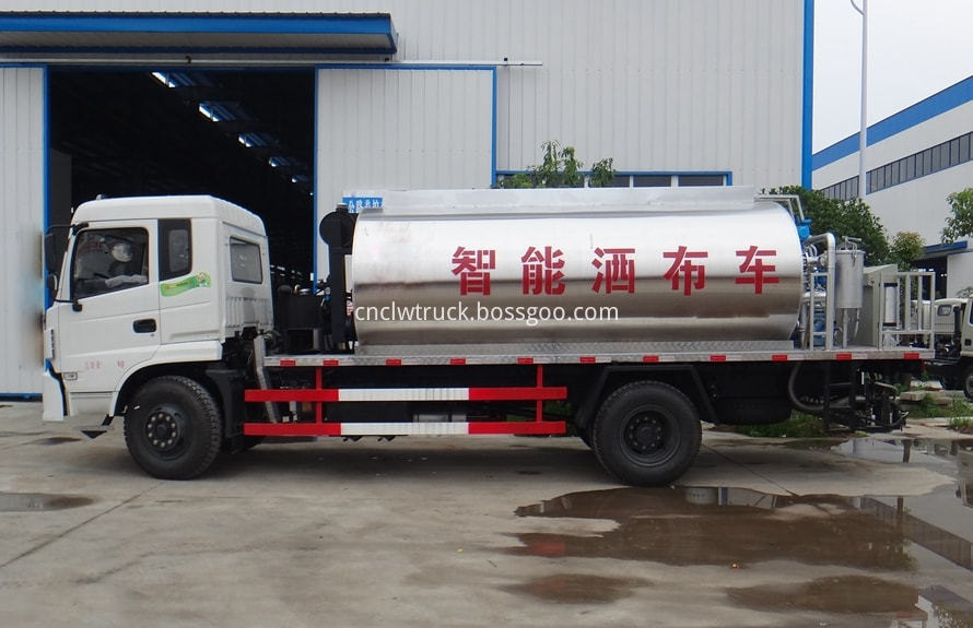 Bitumen Spray Truck 1