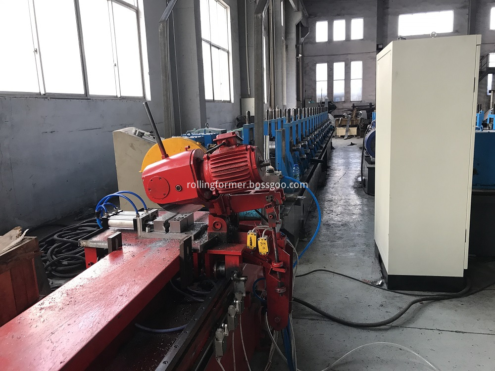 Ceiling roll forming machine