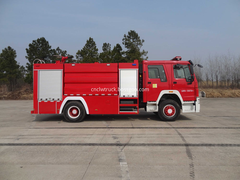 sino howo fire fighting truck 2