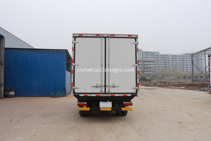 truck with refrigerator 3