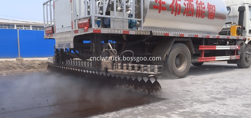 bitumen sprayer engine  working