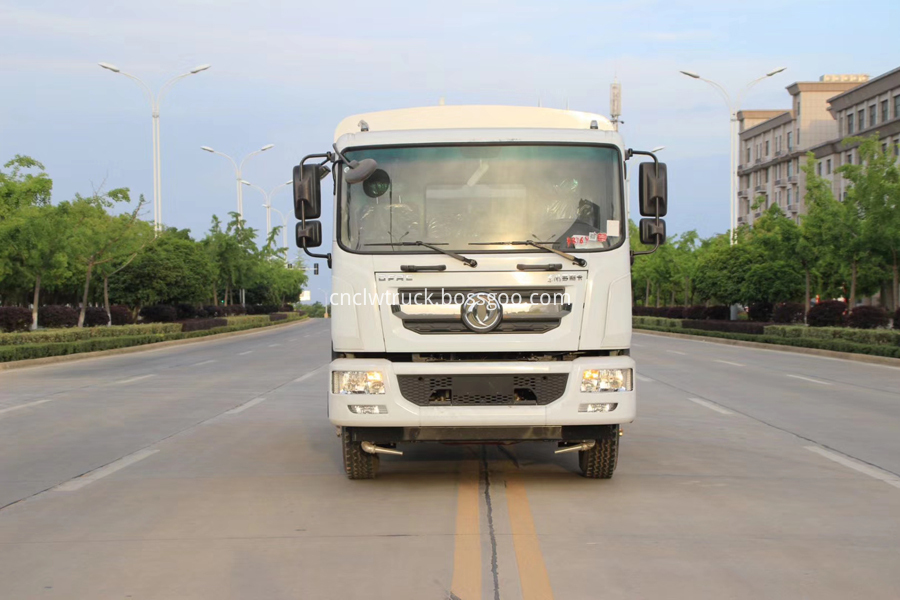 DFAC truck with spraying machine