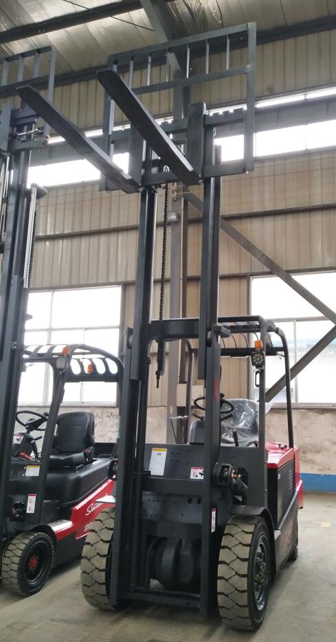 Battery operated hydraulic lifting truck