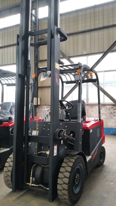 2 ton forklift